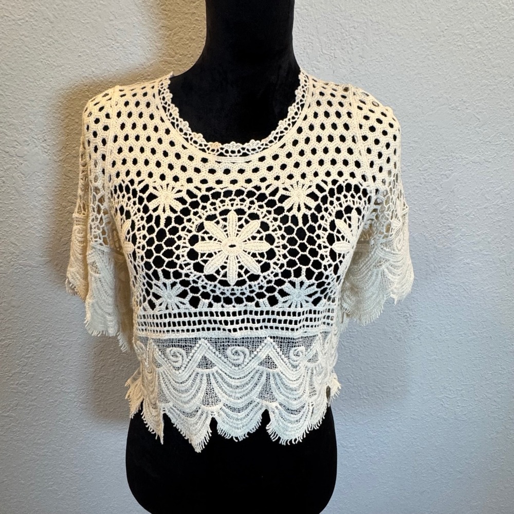 Rebellion Again Cream Crochet Lace Floral Crop Top Short Sleeve Boho NWT Small